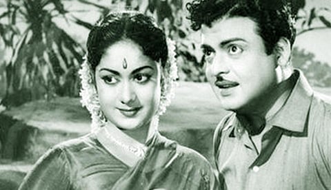 ஆயிரம் ரூபாய்: வழக்கமான பாணியில் இருந்து மாறிய எம்.ஆர்.ராதா! 