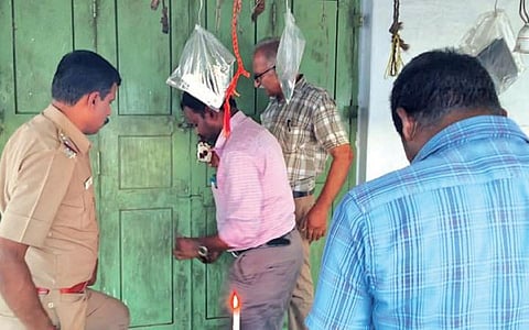 ரகசிய குறியீடுகளை பயன்படுத்தி புகையிலை பொருட்கள் விற்பனை @ கோவை