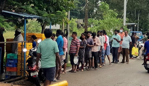தொடர்மழை எதிரொலியால் விநியோகம் பாதிப்பு: சென்னையில் பால் கிடைக்காமல் மக்கள் அவதி