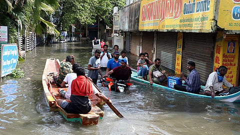 சென்னை வேளச்சேரியில் நேற்றைய நிலவரம் | படம் உபயம்: அகிலா ஈஸ்வரன்