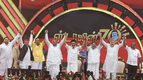 சனாதன எதிர்ப்பால் தொடரும் பாதிப்பு: திமுக உறவு வேண்டாம் - காங்கிரஸ் தலைமைக்கு மூத்த தலைவர்கள் நெருக்கடி 