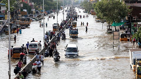 3 நாட்களாக வெள்ளம் வடியாததால் வேளச்சேரி மக்கள் தவிப்பு: அமைச்சர் உதயநிதியிடம் சரமாரியாக கேள்வி கேட்ட ஆசிரியை - சமூக வலைதளங்களில் வைரல்