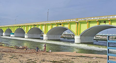 மதுரை ஏ.வி. மேம்பாலம்.