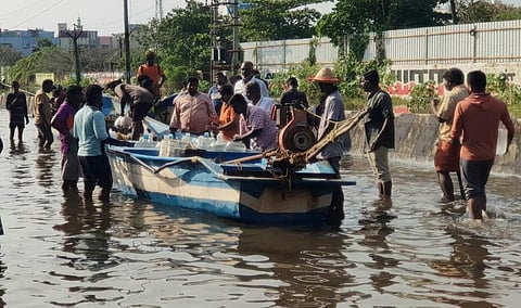 மிக்ஜாம் புயல் நிவாரணப் பொருட்கள் வழங்க விருப்பமா?- தொண்டு நிறுவனங்களுக்கான ‘வாட்ஸ் அப்’ எண் வெளியீடு