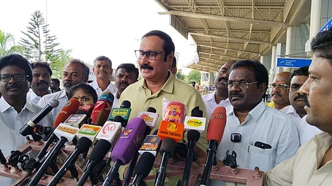 மதுரை விமான நிலையத்தில் அன்புமணி ராமதாஸ்