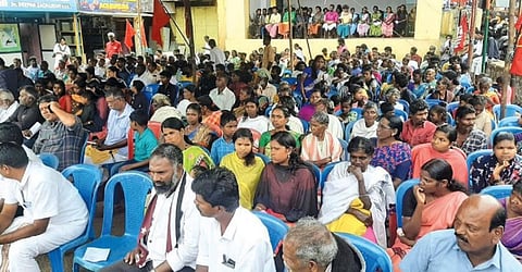முதுமலையில் இருந்து வெளியேற்றப்பட்டதற்கு நிவாரணம் கோரி பழங்குடியினர் உண்ணாவிரதம்
