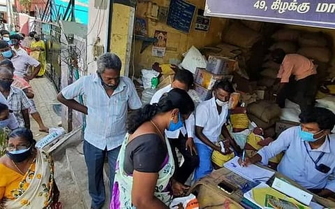 ரேஷன் கடைகள் மூலம் ரூ.6 ஆயிரம் நிவாரணம் விநியோகிக்க அலுவலர்களுக்கு இன்று முதல் பயிற்சி