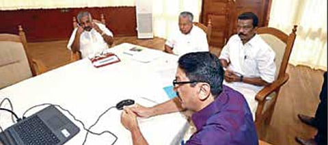 சபரிமலை தரிசனம் தொடர்பாக குமுளியில் நடந்த ஆன்லைன் ஆய்வு கூட்டத்தில் பேசிய கேரள முதல்வர் பினராயி விஜயன்.
