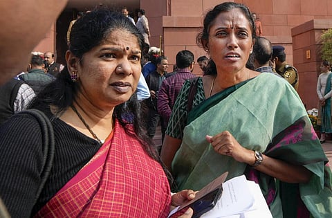 கனிமொழி, ஜோதிமணி உள்பட 15 எம்.பி.க்கள் இடைநீக்கம் - ‘மக்களவையில் இல்லாத எம்.பி மீதும் நடவடிக்கை!’