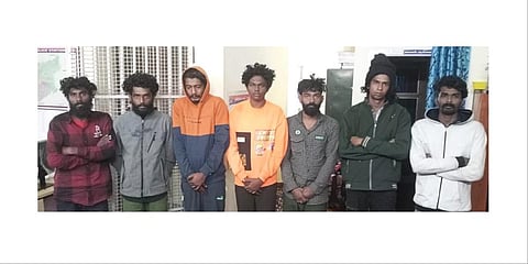 கொடைக்கானலில் சுற்றுலாப் பயணிகளுக்கு போதைப் பொருட்கள் விற்பனை செய்த 7 பேரை போலீஸார் கைது செய்தனர்