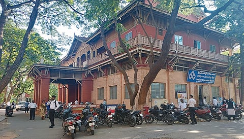 கோவை ஒருங்கிணைந்த நீதிமன்ற வளாகத்தில் உள்ள பாரம்பரியமிக்க கட்டிடம்.