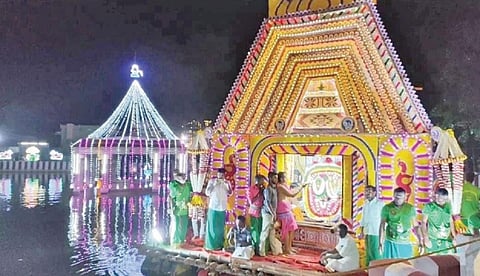 வள்ளியூர் முருகன் கோயிலில் கார்த்திகை தெப்பத் திருவிழா