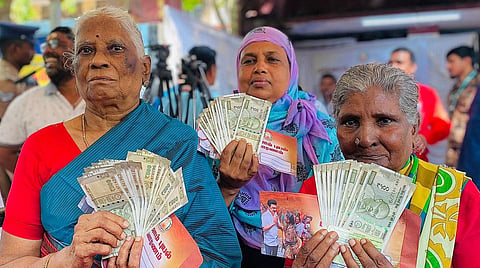 ரூ.6,000 வெள்ள நிவாரணம் வழங்கும் திட்டம்: வேளச்சேரியில் முதல்வர் ஸ்டாலின் தொடங்கி வைத்தார்