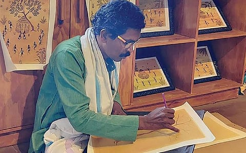 வசீகரிக்கும் இயற்கை வண்ண ஓவியங்கள் - நீலகிரியில் அசத்தும் ”குரும்பர்” ஓவியர்