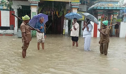 தூத்துக்குடியில் கனமழை | தாமிரபரணி கரையோர மக்களுக்கு எச்சரிக்கை: அவசரகால உதவி எண்கள் அறிவிப்பு