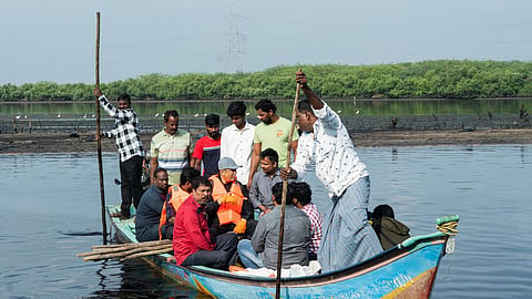 எண்ணூரில் எண்ணெய் கழிவுகளை வல்லுநர்கள் மூலம் அகற்ற வேண்டும்: கமல்ஹாசன் வலியுறுத்தல்