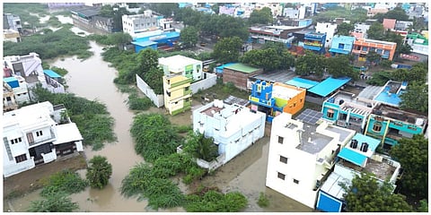 விருதுநகரில் பெய்து வரும் தொடர் கனமழையின் காரணமாக குடியிருப்புப் பகுதிகளை சூழந்துள்ள மழைநீர்.
