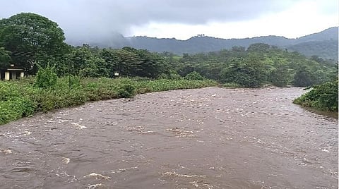 கனமழை காரணமாக மூலவைகையில் ஏற்பட்ட வெள்ளப்பெருக்கு. | இடம்: வருசநாடு