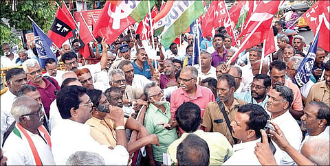 ஜன.4-க்கு பிறகு போக்குவரத்து ஊழியர்கள் வேலைநிறுத்தம்: நிர்வாக மேலாண் இயக்குநர்களிடம் 16 சங்கங்கள் நோட்டீஸ் வழங்கின
