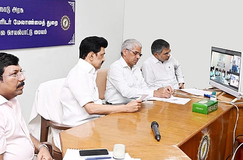 காணொலி மூலம் நிவாரண, மீட்புப் பணிகளை ஆய்வு செய்த முதல்வர் மு.க.ஸ்டாலின்.