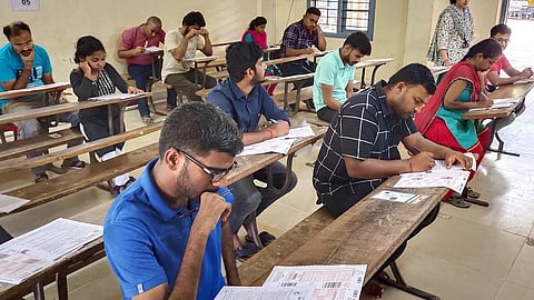 மழை வெள்ள பாதிப்பால் 8 பொறியியல் கல்லூரிகளில் செமஸ்டர் தேர்வு தேதி குறிப்பிடாமல் தள்ளிவைப்பு