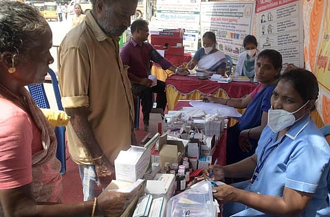 தூத்துக்குடி, நெல்லை, தென்காசி, கன்னியாகுமரியில் 3,500-க்கும் மேற்பட்ட மருத்துவ முகாம்கள்: சுகாதாரத்துறை இயக்குநர் தகவல்