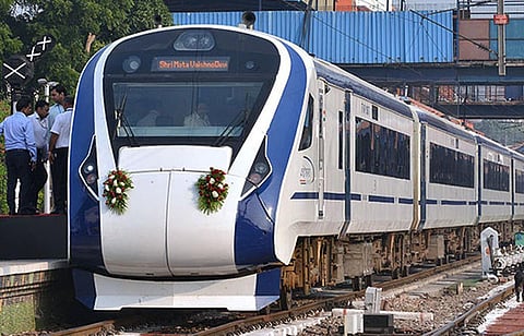 கோவை - பெங்களூரு இடையே டிச.30-ல் - `வந்தே பாரத்' சேவையை பிரதமர் தொடங்கிவைக்கிறார்: இணையமைச்சர் எல்.முருகன் தகவல்