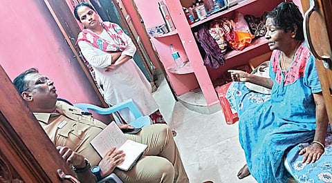 மூத்த குடிமக்களின் புகாருக்கு வீடு தேடி சென்று தீர்வு - சென்னை காவல் ஆணையர் அணுகுமுறைக்கு வரவேற்பு