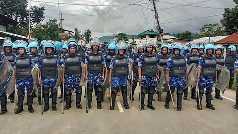 மணிப்பூரில் தீவிரவாதிகள் குண்டு வீசி தாக்குதல்: 4 வீரர்கள் காயம்