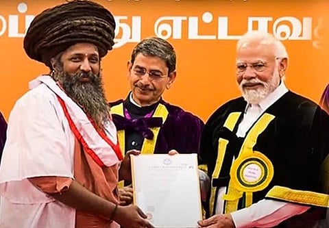திருச்சி  பாரதிதாசன் பல்கலைக்கழக பட்டமளிப்பு விழாவில் பட்டம் பெற்ற ஸ்ரீமத் திருஞானசம்பந்தத் தம்பிரான் சுவாமிகள்