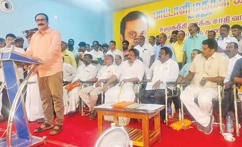 சிதம்பரத்தில், பாமக சார்பில் நடந்த சமூகநீதி காக்க சாதிவாரி கணக்கெடுப்பு கருத்தரங்கில் உரையாற்றும் அக்கட்சியின் தலைவர் மருத்துவர் அன்புமணி ராமதாஸ்.