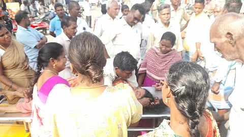 புதுச்சேரி அருகே ஆம்புலன்ஸ் வசதி இல்லாததால் பெண் உயிரிழந்ததாக புகார் - உறவினர்கள் மறியல் 