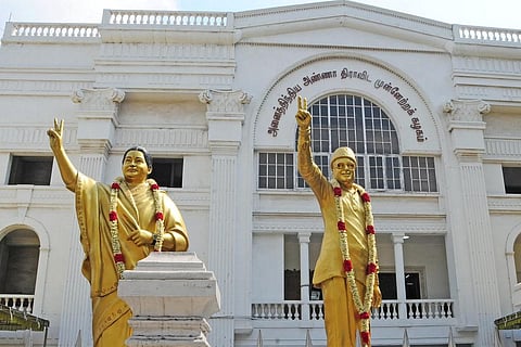 அதிமுக பொதுக்குழு கூட்டத்துக்கு எதிரான வழக்கை தள்ளுபடி செய்தது ஐகோர்ட்