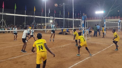 அழகர்கோவிலில் மாநில அளவிலான மகளிருக்கான வாலிபால் போட்டிகள் தொடக்கம்