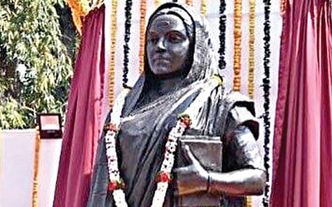 முத்துக்கள் 10 - இந்தியாவின் முதல் ஆசிரியை சாவித்ரிபாய் புலே