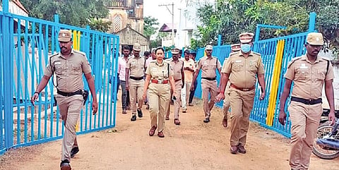 ஜல்லிக்கட்டு நடைபெற உள்ள திடல், சிசிடிவி கட்டுப்பாட்டு அறை உள்ளிட்டவற்றை மாவட்ட காவல் கண்காணிப்பாளர் வந்திதா பாண்டே ஆய்வு செய்தார்