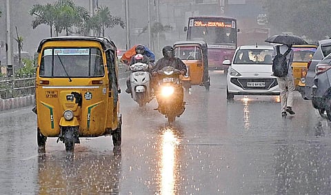 சென்னை, புறநகரில் திடீர் மழை: தமிழகத்தில் 2 நாட்கள் மழை பெய்ய வாய்ப்பு