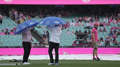 AUS vs PAK டெஸ்ட் போட்டி | 2-வது நாள் ஆட்டம் மழையால் பாதிப்பு