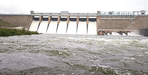 வைகை அணை முழு கொள்ளளவை எட்டியதால் உபரி நீர் வெளியேற்றம்: 5 மாவட்ட கரையோர மக்களுக்கு எச்சரிக்கை