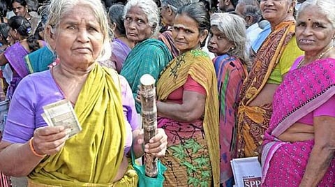நிபந்தனையின்றி ரூ.1,000 பொங்கல் பரிசு வழங்க ஓபிஎஸ் வேண்டுகோள்: நிதி நெருக்கடியிலும் ரொக்கப் பரிசு அறிவித்திருப்பதாக முத்தரசன் வரவேற்பு
