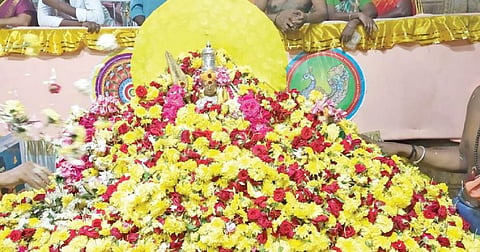 கழுகுமலை கோயிலில் மலர் காவடி விழா - திரளான பக்தர்கள் பங்கேற்பு