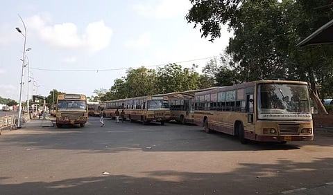மெரினாவுக்கு பேருந்தில் செல்வது இலவசம்... ஆனால், பேருந்து நிலையம் செல்ல ஆட்டோவுக்கு ரூ.75
