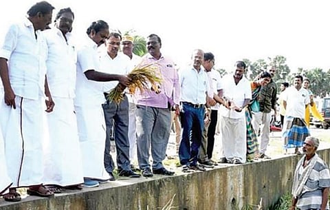 மயிலாடுதுறையில் கனமழைக்கு 18,000 ஏக்கர் நெற்பயிர்கள் பாதிப்பு: ஆய்வுக்குப் பிறகு அமைச்சர் தகவல்
