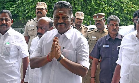 அதிமுக கொடியை ஓபிஎஸ் பயன்படுத்த தடை விதித்தது செல்லும்: சென்னை உயர் நீதிமன்றம் தீர்ப்பு