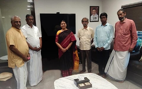 துர்கா ஸ்டாலினுக்கு ராமர் கோயில் கும்பாபிஷேக அழைப்பிதழை வழங்கிய ஆர்எஸ்எஸ் - விஹெச்பி தலைவர்கள்