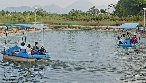 வைகை அணை பூங்காவில் மினி ரயில் தொடர்ந்து இயக்கம்: சுற்றுலாப் பயணிகள் உற்சாகம் @ பொங்கல் விடுமுறை