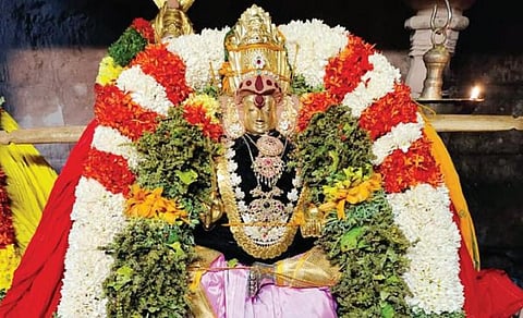 சமயபுரத்தில் தைப்பூச திருவிழா கொடியேற்றத்தை முன்னிட்டு நேற்று சிறப்பு அலங்காரத்தில் காட்சியளித்த உற்சவர் மாரியம்மன்.