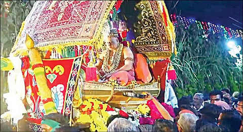 திருவாவடுதுறையில் பட்டினப் பிரவேசம் சென்ற  குருமகா சந்நிதானம் ஸ்ரீலஸ்ரீ அம்பலவாண தேசிக பரமாச்சாரிய சுவாமிகள்.