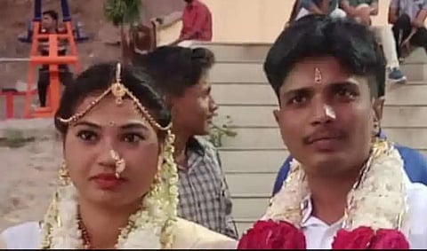 திருமணத்தின்போது சீமா - லலித் குமார் சால்வே