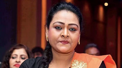 நடிகை ஷகீலா மீது வளர்ப்பு மகள் தாக்குதல்: காவல் நிலையத்தில் புகார்